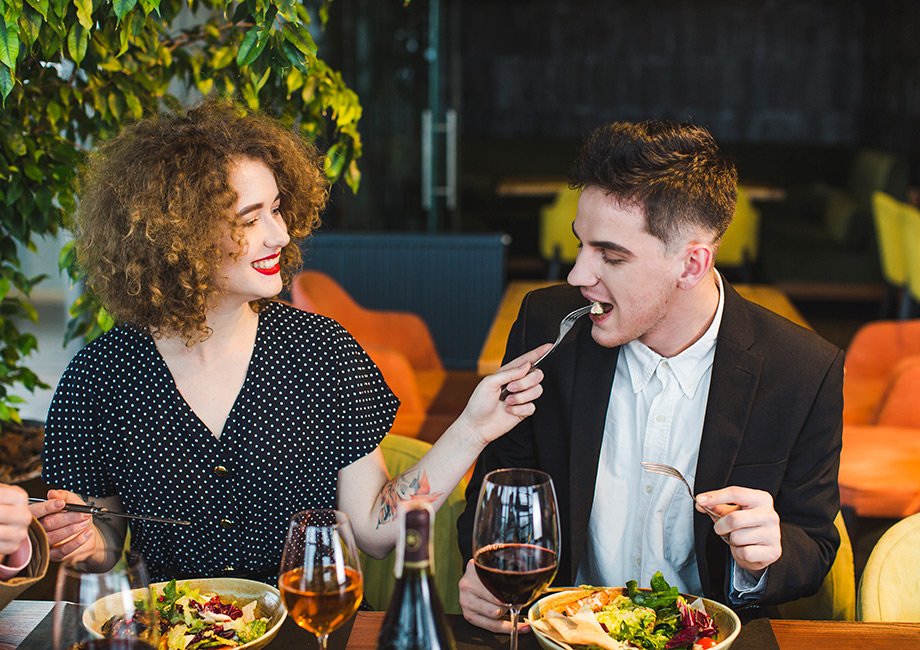 Super Easy Smooth and Creamy Hummus